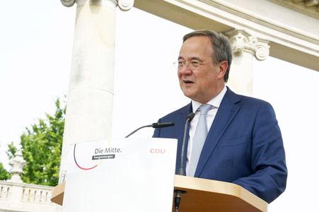 Armin Laschet bei einer Gedenkveranstaltung zum 60. Jahrestag des Baus der Berliner Mauer in Potsdam