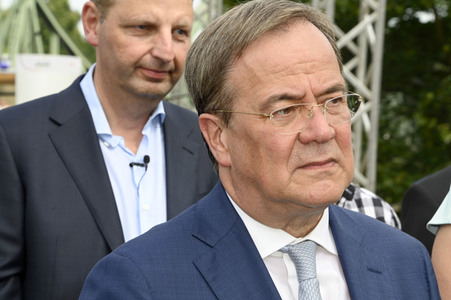 Armin Laschet bei einer Gedenkveranstaltung zum 60. Jahrestag des Baus der Berliner Mauer in Potsdam