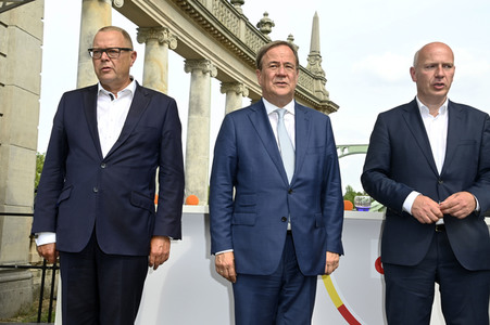 Armin Laschet bei einer Gedenkveranstaltung zum 60. Jahrestag des Baus der Berliner Mauer in Potsdam