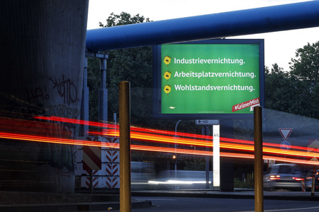 Ein Plakat der Kampagne 'Grüner Mist' in Köln