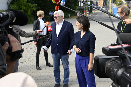 Besuch von Kanlzerkandidatin Annalena Baerbock und Joschka Fischer in Frankfurt (Oder)