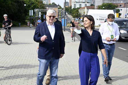 Besuch von Kanlzerkandidatin Annalena Baerbock und Joschka Fischer in Frankfurt (Oder)