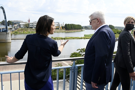 Besuch von Kanlzerkandidatin Annalena Baerbock und Joschka Fischer in Frankfurt (Oder)