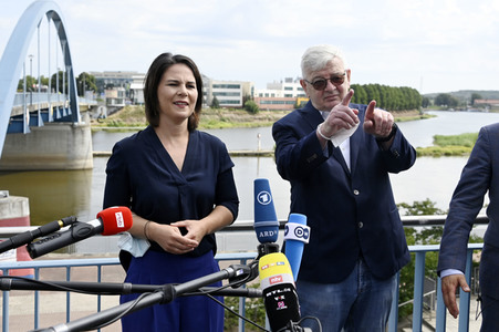 Besuch von Kanlzerkandidatin Annalena Baerbock und Joschka Fischer in Frankfurt (Oder)