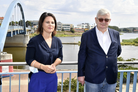 Besuch von Kanlzerkandidatin Annalena Baerbock und Joschka Fischer in Frankfurt (Oder)