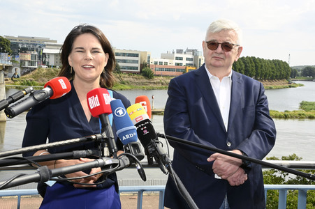 Besuch von Kanlzerkandidatin Annalena Baerbock und Joschka Fischer in Frankfurt (Oder)
