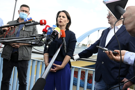 Besuch von Kanlzerkandidatin Annalena Baerbock und Joschka Fischer in Frankfurt (Oder)