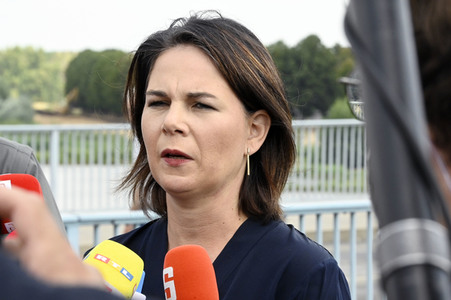 Besuch von Kanlzerkandidatin Annalena Baerbock und Joschka Fischer in Frankfurt (Oder)