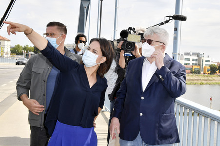 Besuch von Kanlzerkandidatin Annalena Baerbock und Joschka Fischer in Frankfurt (Oder)