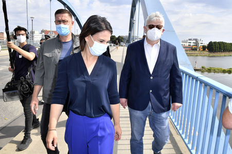 Besuch von Kanlzerkandidatin Annalena Baerbock und Joschka Fischer in Frankfurt (Oder)
