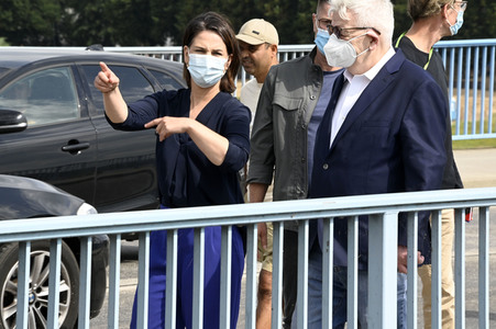 Besuch von Kanlzerkandidatin Annalena Baerbock und Joschka Fischer in Frankfurt (Oder)