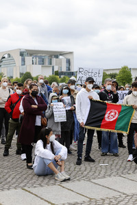 Kundgebung 'Luftbrücke jetzt! Schafft sichere Fluchtwege aus Afghanistan!' in Berlin