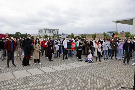 Kundgebung 'Luftbrücke jetzt! Schafft sichere Fluchtwege aus Afghanistan!' in Berlin