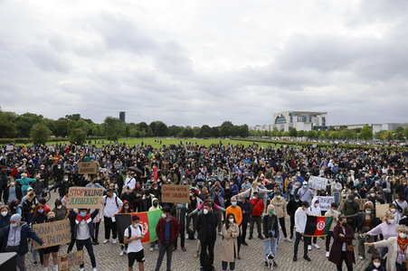 Kundgebung 'Luftbrücke jetzt! Schafft sichere Fluchtwege aus Afghanistan!' in Berlin