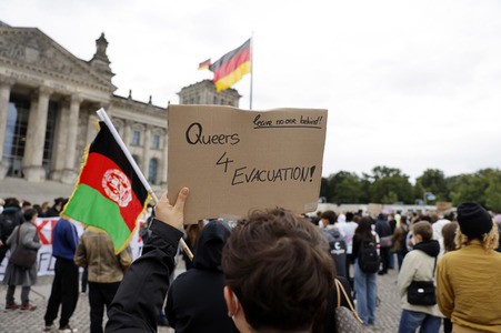 Kundgebung 'Luftbrücke jetzt! Schafft sichere Fluchtwege aus Afghanistan!' in Berlin