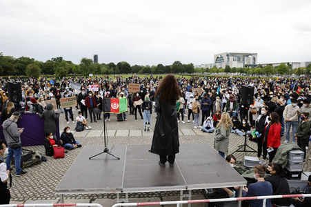 Kundgebung 'Luftbrücke jetzt! Schafft sichere Fluchtwege aus Afghanistan!' in Berlin
