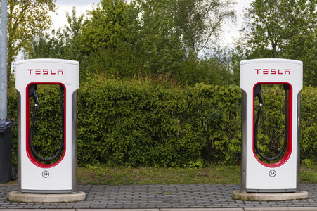 Symbolfoto Tesla Ladestation