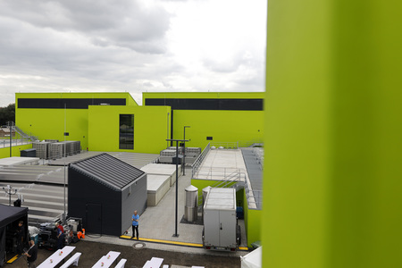 Armin Laschet bei der Inbetriebnahme das Pumpwerks Oberhausen