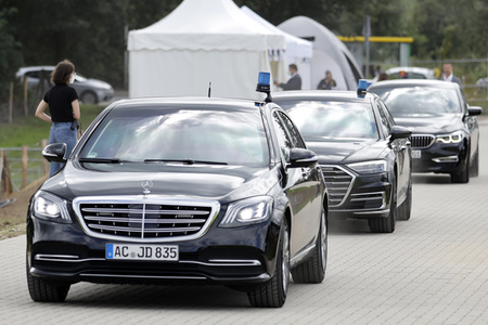Armin Laschet bei der Inbetriebnahme das Pumpwerks Oberhausen