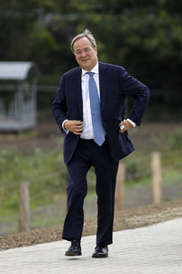 Armin Laschet bei der Inbetriebnahme das Pumpwerks Oberhausen