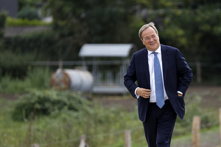 Armin Laschet bei der Inbetriebnahme das Pumpwerks Oberhausen