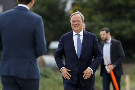 Armin Laschet bei der Inbetriebnahme das Pumpwerks Oberhausen