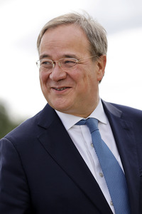 Armin Laschet bei der Inbetriebnahme das Pumpwerks Oberhausen