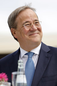 Armin Laschet bei der Inbetriebnahme das Pumpwerks Oberhausen