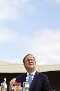 Armin Laschet bei der Inbetriebnahme das Pumpwerks Oberhausen