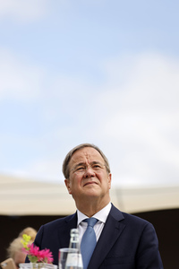 Armin Laschet bei der Inbetriebnahme das Pumpwerks Oberhausen