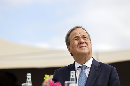 Armin Laschet bei der Inbetriebnahme das Pumpwerks Oberhausen