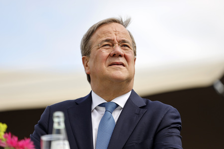 Armin Laschet bei der Inbetriebnahme das Pumpwerks Oberhausen