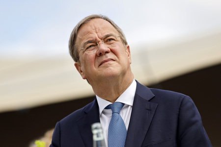 Armin Laschet bei der Inbetriebnahme das Pumpwerks Oberhausen