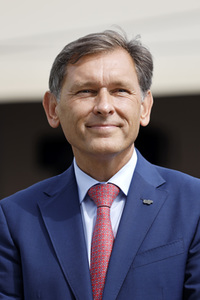 Armin Laschet bei der Inbetriebnahme das Pumpwerks Oberhausen