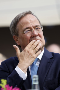 Armin Laschet bei der Inbetriebnahme das Pumpwerks Oberhausen