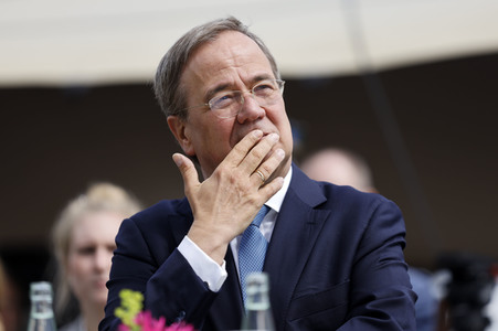 Armin Laschet bei der Inbetriebnahme das Pumpwerks Oberhausen