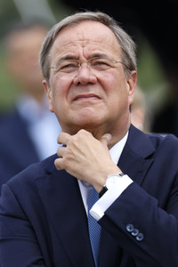 Armin Laschet bei der Inbetriebnahme das Pumpwerks Oberhausen