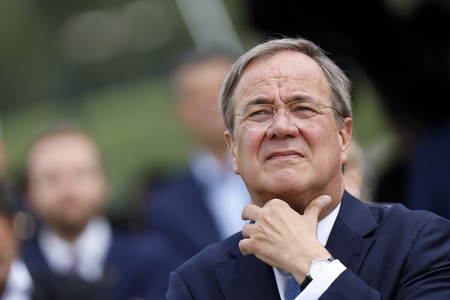 Armin Laschet bei der Inbetriebnahme das Pumpwerks Oberhausen