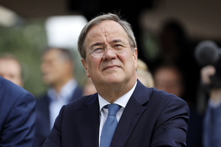 Armin Laschet bei der Inbetriebnahme das Pumpwerks Oberhausen