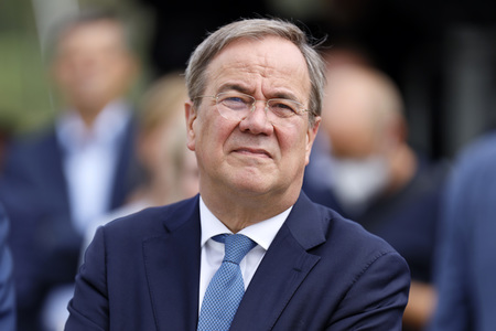 Armin Laschet bei der Inbetriebnahme das Pumpwerks Oberhausen