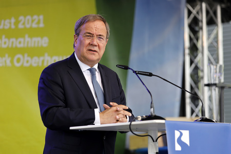 Armin Laschet bei der Inbetriebnahme das Pumpwerks Oberhausen