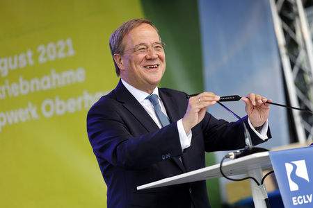 Armin Laschet bei der Inbetriebnahme das Pumpwerks Oberhausen