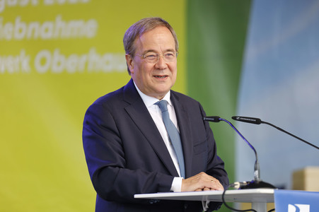 Armin Laschet bei der Inbetriebnahme das Pumpwerks Oberhausen