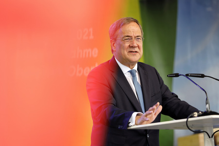 Armin Laschet bei der Inbetriebnahme das Pumpwerks Oberhausen