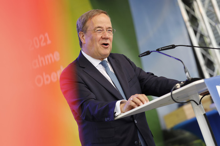 Armin Laschet bei der Inbetriebnahme das Pumpwerks Oberhausen