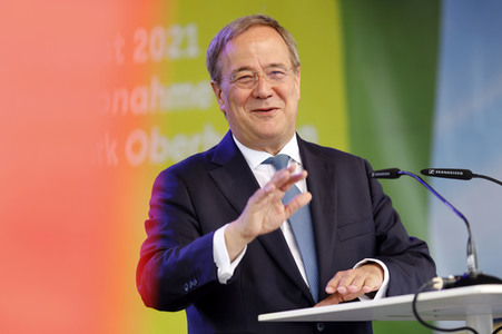 Armin Laschet bei der Inbetriebnahme das Pumpwerks Oberhausen