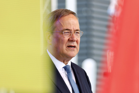 Armin Laschet bei der Inbetriebnahme das Pumpwerks Oberhausen