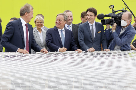 Armin Laschet bei der Inbetriebnahme das Pumpwerks Oberhausen