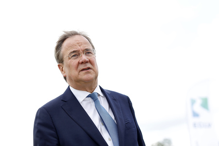 Armin Laschet bei der Inbetriebnahme das Pumpwerks Oberhausen