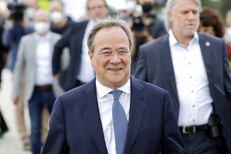 Armin Laschet bei der Inbetriebnahme das Pumpwerks Oberhausen